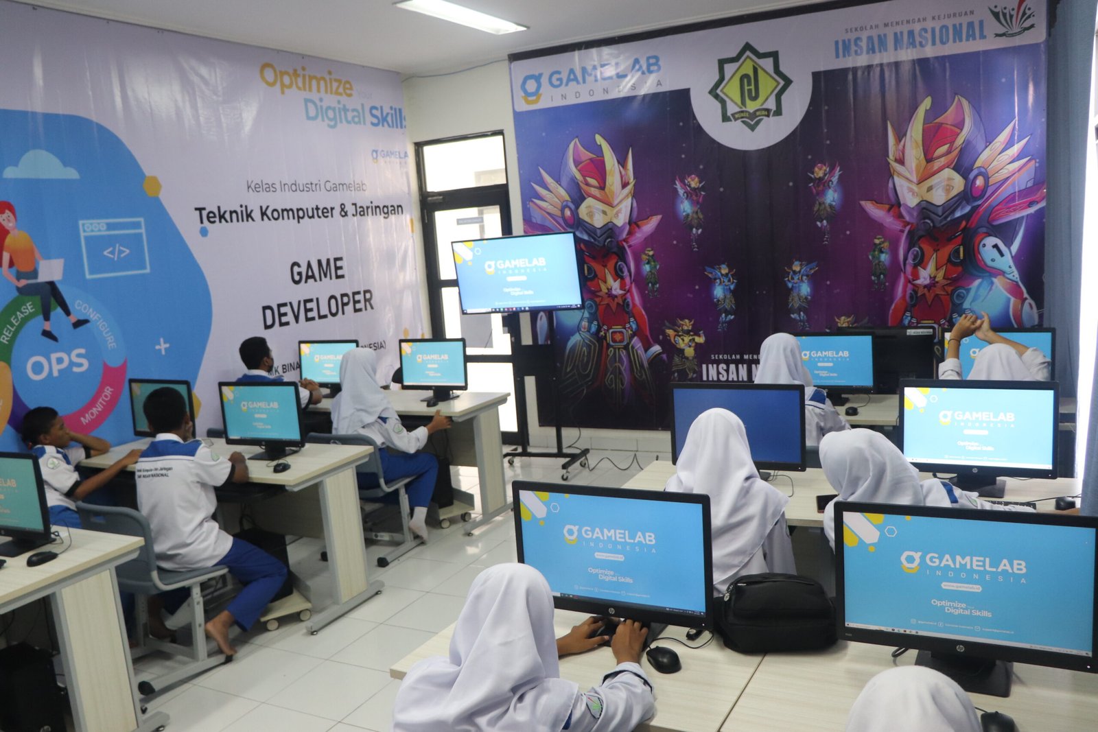 Praktik Teknologi